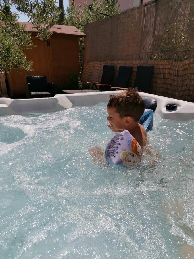 Holiday Home Istra With Jacuzzi 梅杜林 外观 照片